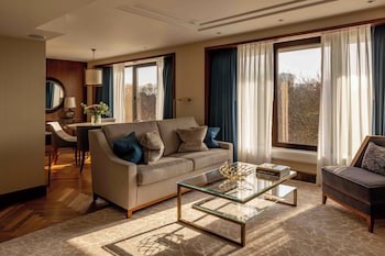 Suite (Prestige)