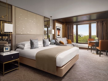 Junior Suite, 1 King Bed (Mayfair Floor)