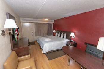 Premium Room, 1 King Bed (Upgraded Bedding & Snack, Smoke Free)