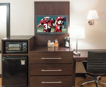 Deluxe Room, 1 King Bed, Accessible (Roll-In Shower, Smoke Free)
