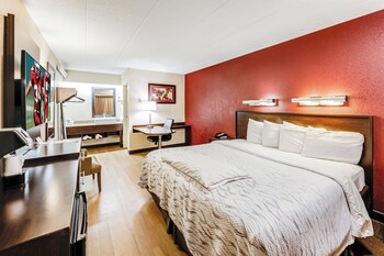 Premium Room, 1 King Bed (Upgraded Bedding & Snack, Smoke Free)