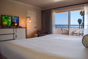 Room, 1 King Bed, Balcony (Harborside)