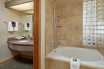 Premium Room, 1 King Bed, Fireplace