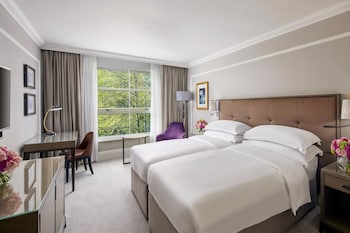 Room, 2 Twin Beds, Club Lounge Access, Garden View
