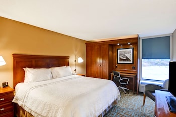 Suite, 1 King Bed, Accessible, Non Smoking