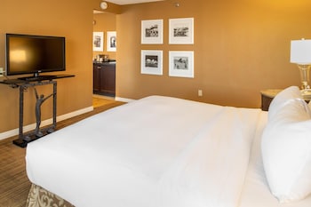 Deluxe Suite, 1 King Bed (with Sitting Area)