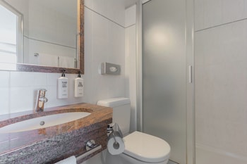 Standard Double Room, Non Smoking, Partial Lake View
