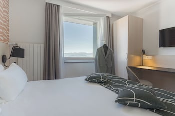 Standard Double Room, Non Smoking, Partial Lake View