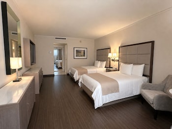 Room, 2 Double Beds, Garden View