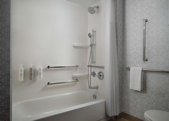Room, 2 Queen Beds, Accessible, Non Smoking