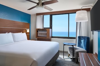 Deluxe Room, 1 King Bed, Ocean View