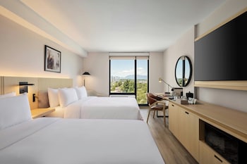 Deluxe Room, 2 Queen Beds (Park and Fly, Smoke Free)