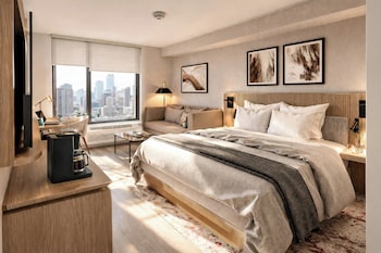 Deluxe Room, 1 King Bed, Non Smoking, Mountain View