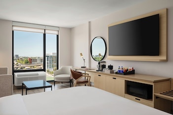 Premium Room, 1 King Bed (Smoke Free)