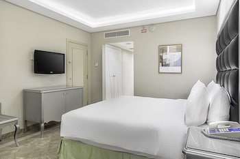 Suite, 1 King Bed, City View
