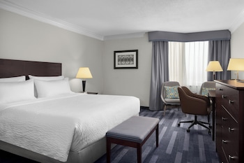 Standard Room, 1 Queen Bed, Roll-in Shower (Mobility)