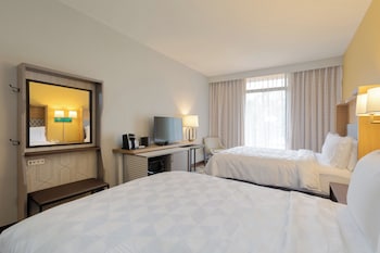 Standard Room, 2 Queen Beds, Microwave