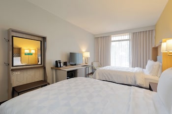 Standard Room, 2 Queen Beds, Microwave
