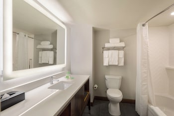 Standard Room, 2 Queen Beds, Microwave