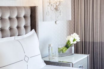 Deluxe Room, 1 King Bed, City View