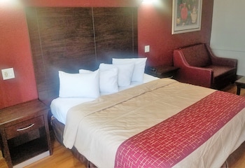 Standard Suite, 2 Queen Beds, Non Smoking, Kitchen (Living Area)