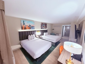 Deluxe Room, 2 Queen Beds, Non Smoking