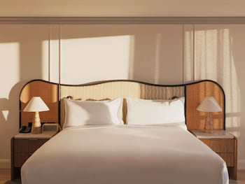 Riverside Room King Bed
