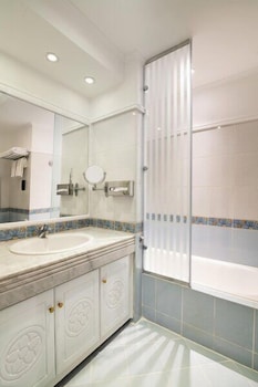 Deluxe Room, Patio, Garden View