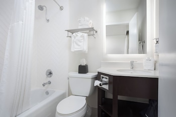 Room, 2 Queen Beds, Balcony, City View