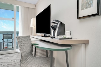Room, 2 Queen Beds, Balcony, Oceanfront