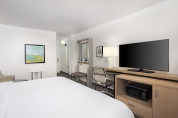 Room, 1 King Bed, Balcony, City View