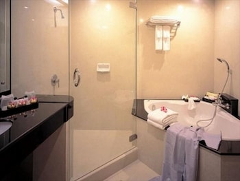 Junior Suite, 1 King Bed, Accessible, Bathtub