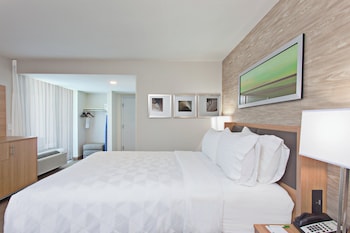 Standard Room, 1 Queen Bed, Balcony