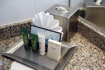 1 King Bed Suite, Executive Lounge Access