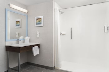Room, 2 Queen Beds, Accessible, Non Smoking (Mobility, Shower)