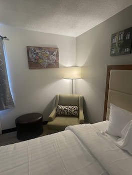 Suite, 1 King Bed, Non Smoking, Kitchenette