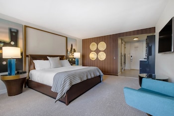 Premier Room, 1 King Bed (Club Premier Room)