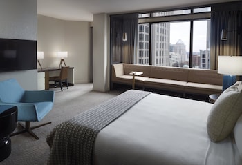 Premier Room, 1 King Bed (Club Premier Room)