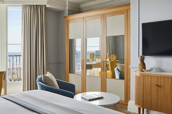 Feature King Room with View