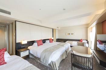 Luxury Hollywood Twin Room, Non Smoking A 44.4m2 (Gym Access, Shuttle Bus from Kyoto St)