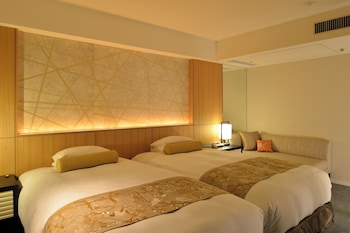 Executive Royal Suite (gym access, shuttle bus from Kyoto St)
