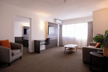 One Bedroom King Suite with Lounge