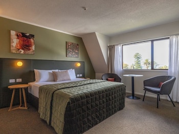 Junior King Suite with Lounge