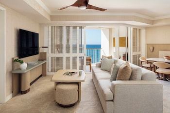 Club Ocean Front One Bedroom Suite, Club Lounge Access