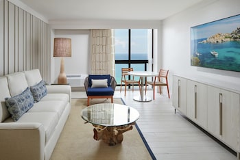 Suite, 1 King Bed, Balcony, Oceanfront