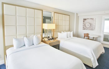 Room, 2 Double Beds, Mobility Accessible, Partial Ocean View