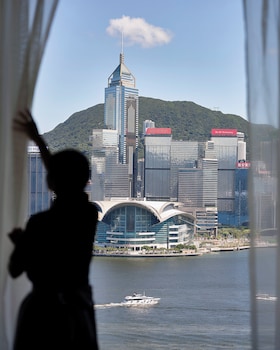 Grand Deluxe Harbour View Suite