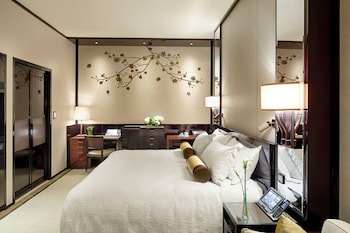 Deluxe Twin Room with Courtyard View