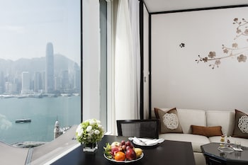 Grand Deluxe Harbour View King Room