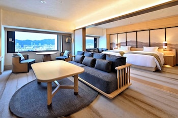 Main Building Executive Floor, Celebrity Suite Twin, Nonsmoking, Includes Access to Gym, Indoor Pool